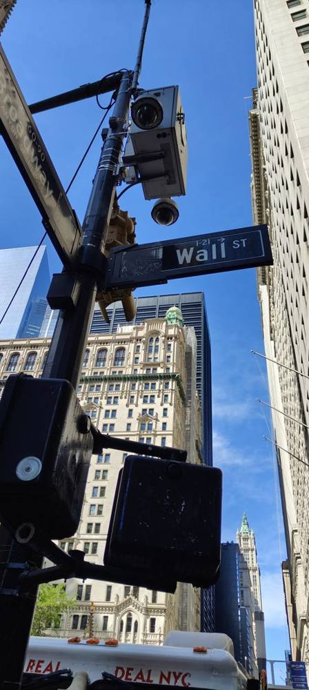 Tablica Wall St na rogu ulicy w Nowym Jorku